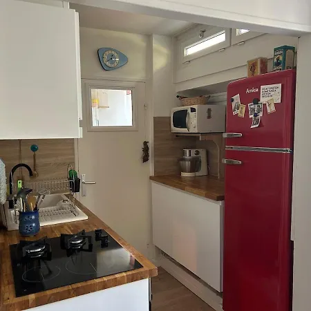 Close To Place Luton *