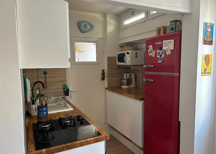 Close To Place Luton *