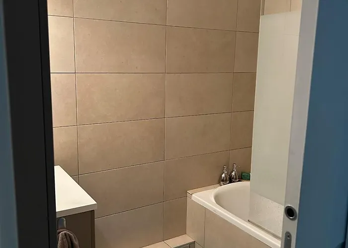 Close To Place Luton * Reims